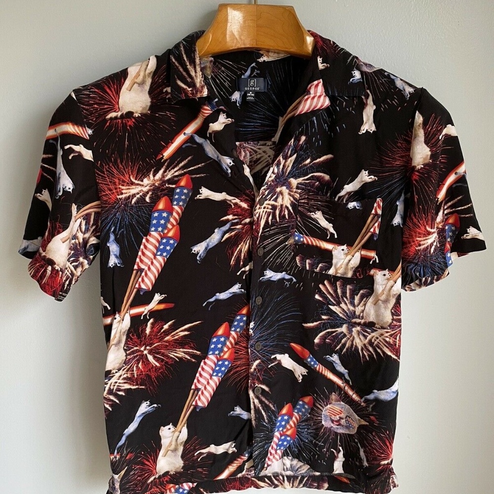 George Button Up Shirt Mens M Cats Fireworks 4th of July Short Sleeve USA Flag